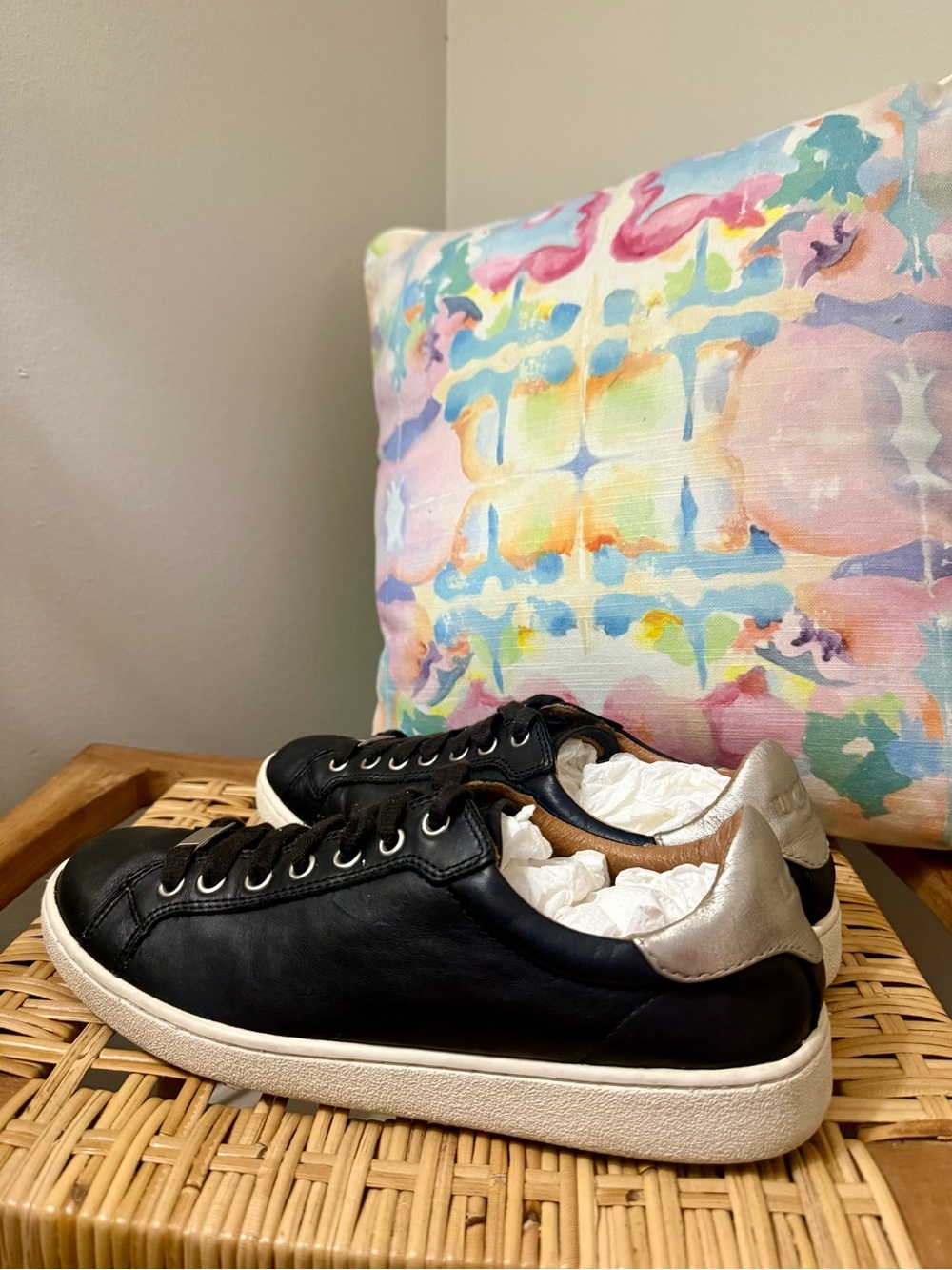 UGG Milo Black Leather Low Top Sneakers Metallic Heel Women’s Size 10